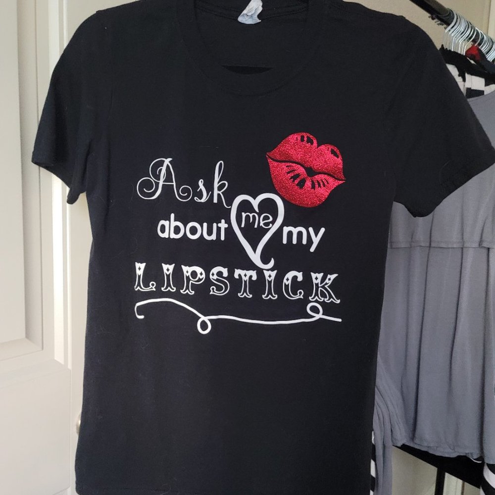 Womens *Lipsense* t-shirt